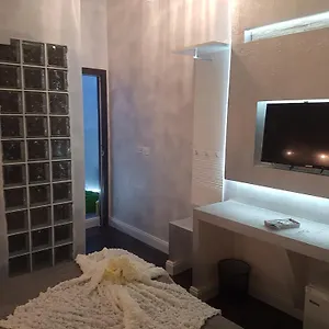  Homestay Glamour Spanish Steps